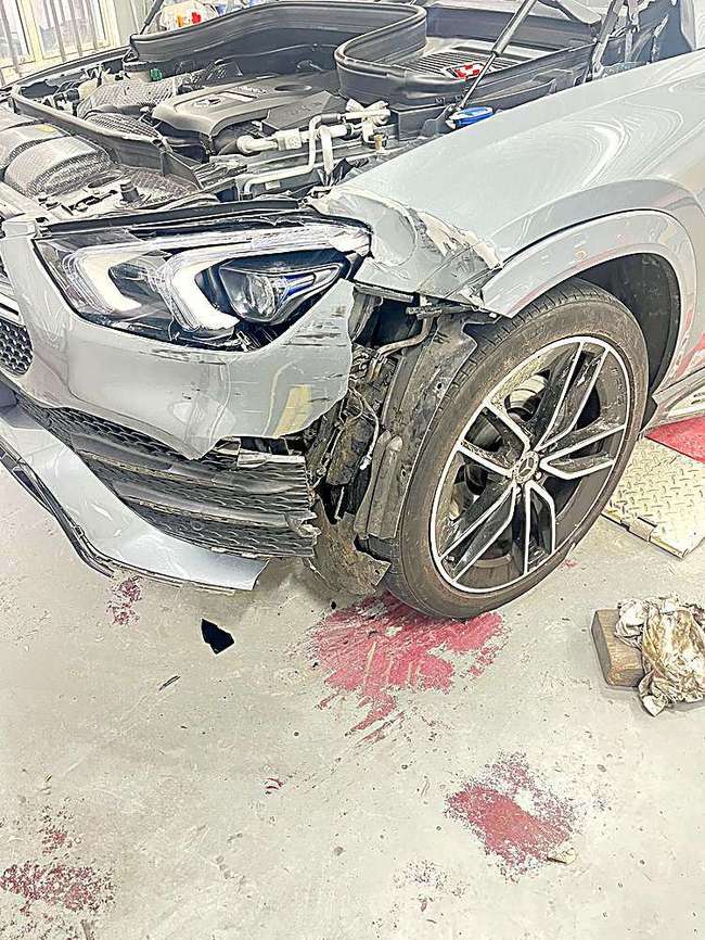 Mercedes GLE met zware voorschade in de werkplaats van Platina Schadeherstel